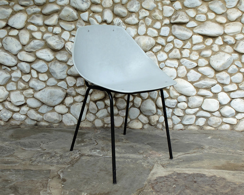 Grey coquillage chair by Pierre Guariche for Meurop 1960s