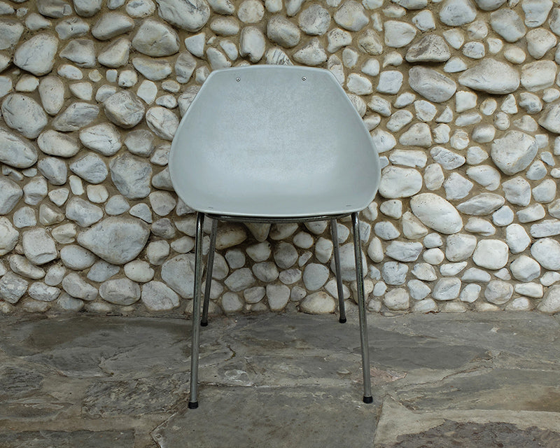 Grey coquillage chair by Pierre Guariche for Meurop 1960s