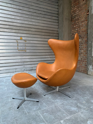 Early Egg Chair and Ottoman by Arne Jacobsen for Fritz Hansen, 1960s