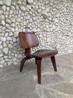 LCW Lounge Chair Wood Walnut, Charles & Ray Eames Evans / Herman Miller 1948-49