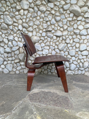 LCW Lounge Chair Wood Walnut, Charles & Ray Eames Evans / Herman Miller 1948-49