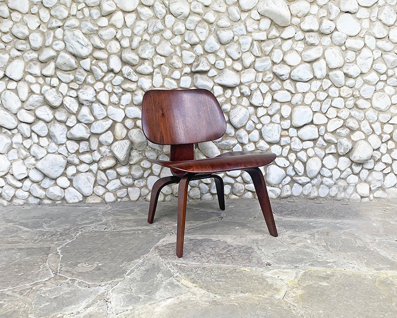 LCW Lounge Chair Wood Walnut, Charles & Ray Eames Evans / Herman Miller 1948-49