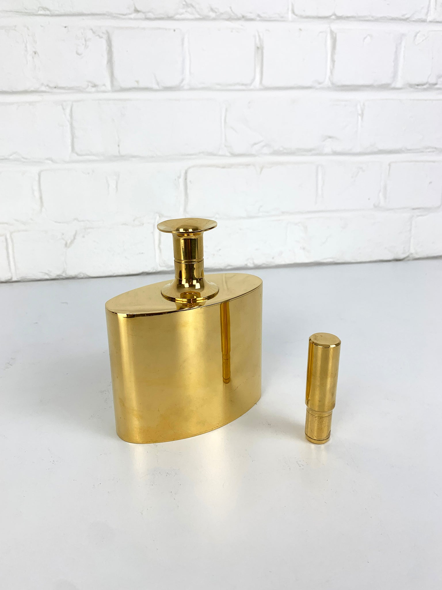 Decanter / Flask in 23 carat gold plated brass Pierre Forssell for Skultuna, 1960s