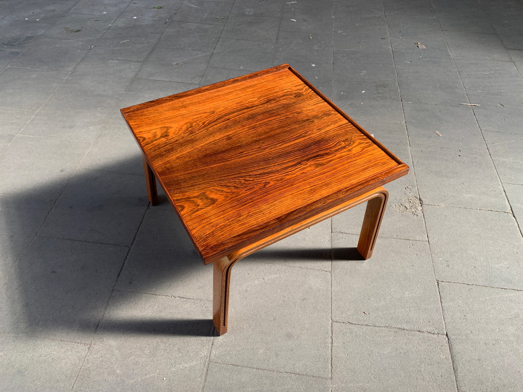 Rosewood coffee table Arne Jacobsen for St. Catherine’s College Fritz Hansen