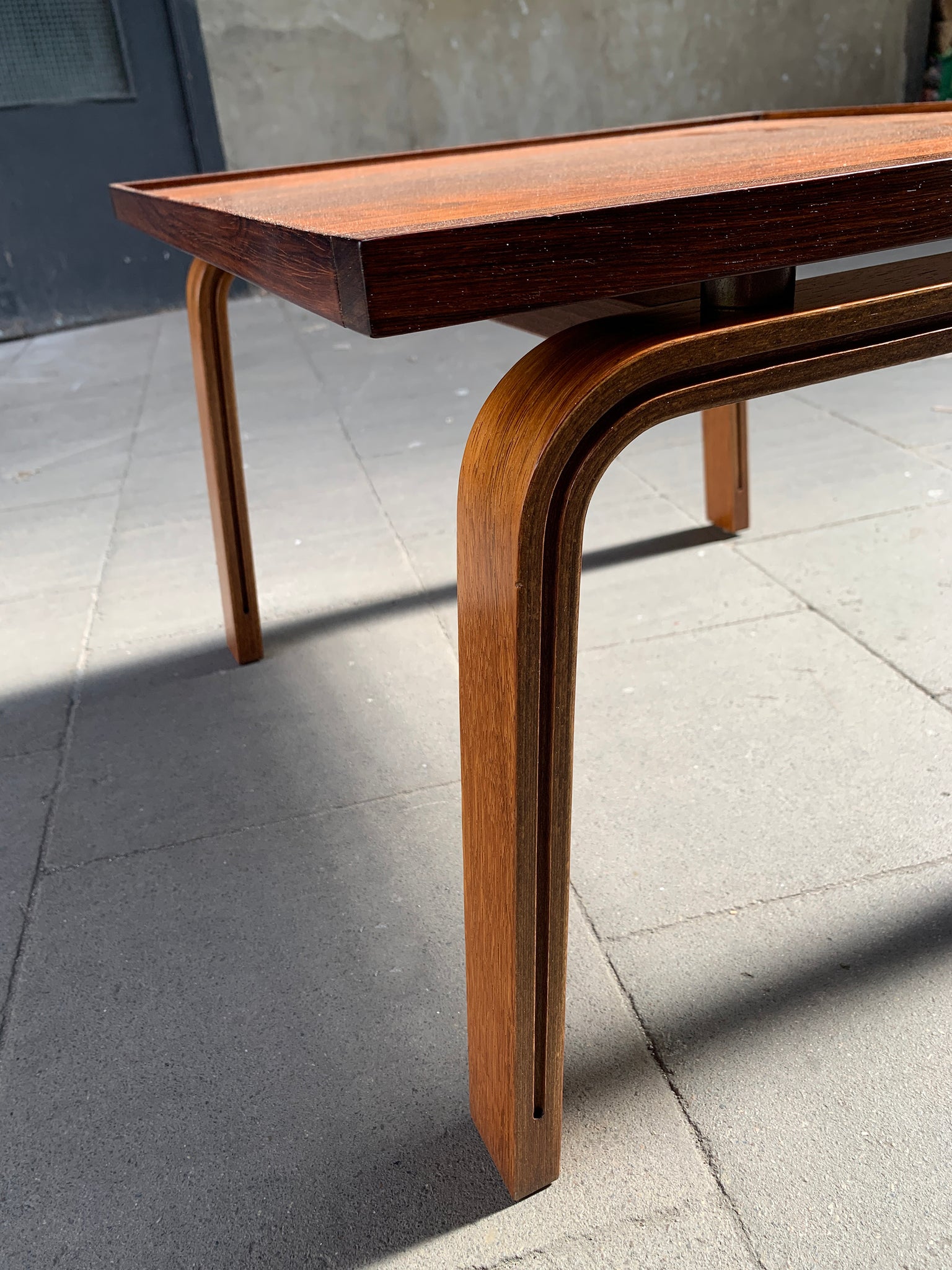 Rosewood coffee table Arne Jacobsen for St. Catherine’s College Fritz Hansen