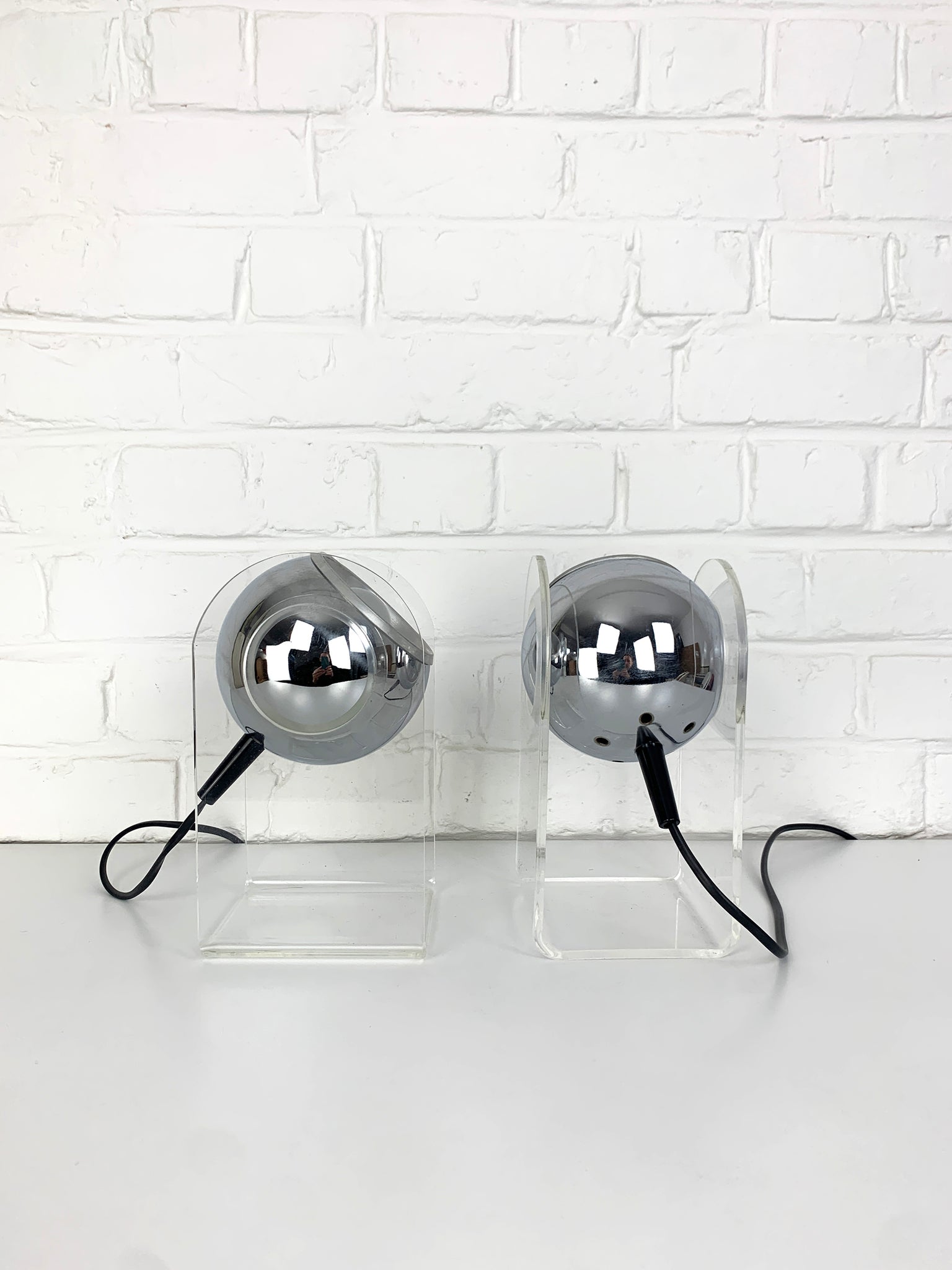 Pair of plexiglass Sphere Space Age Table Lamps, 1960-70s