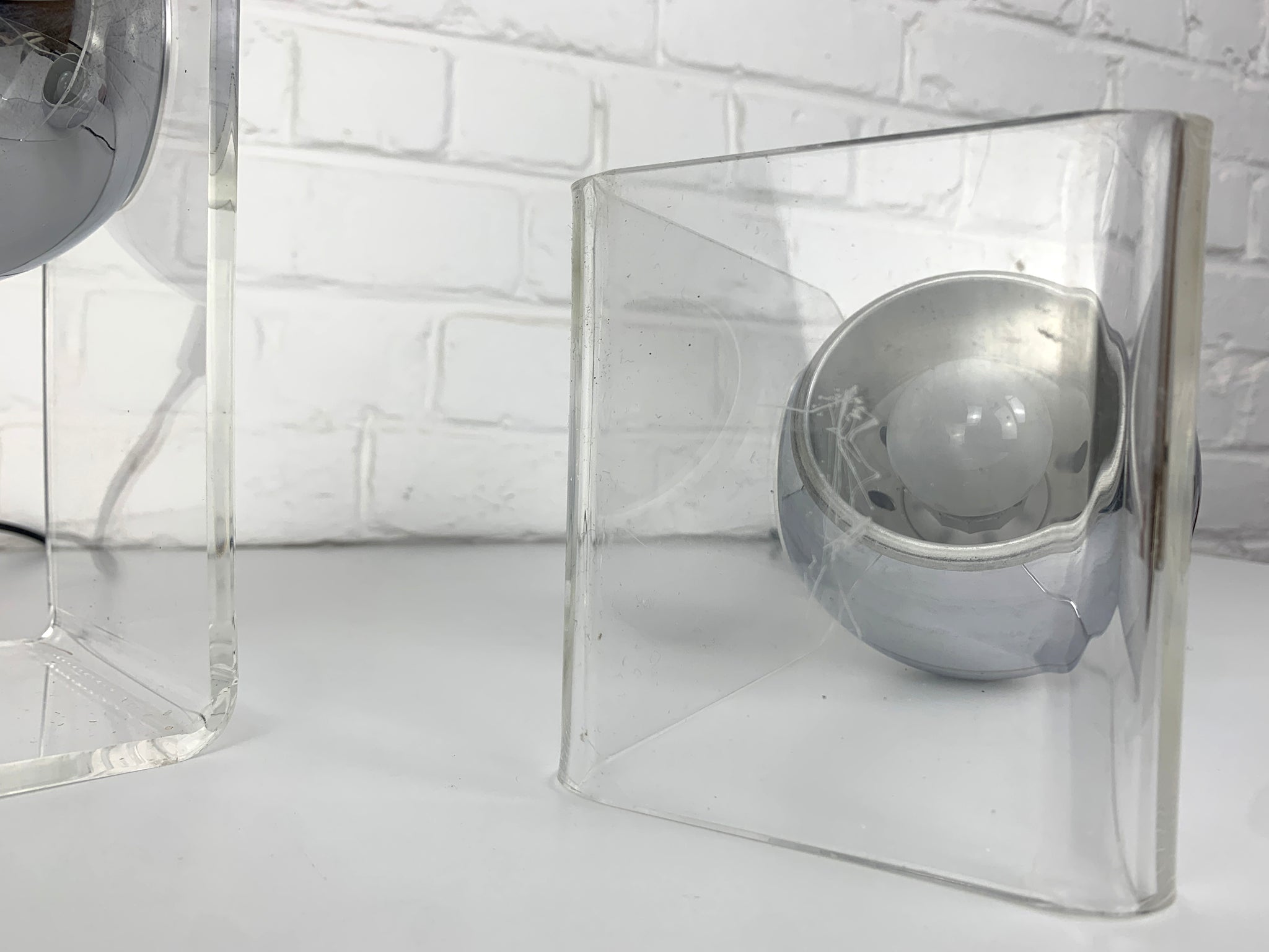 Pair of plexiglass Sphere Space Age Table Lamps, 1960-70s