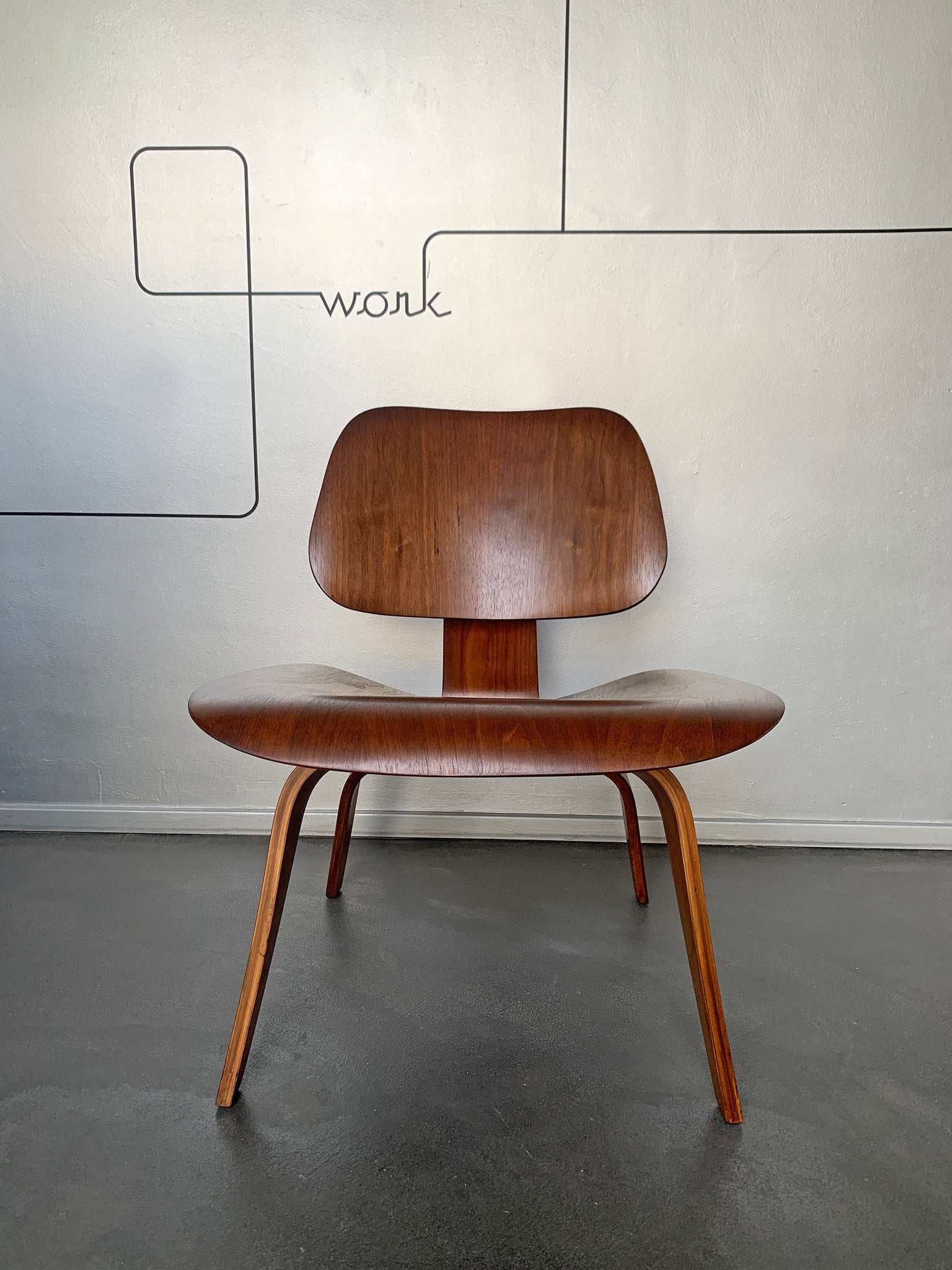 LCW Lounge Chair Wood Walnut, Charles & Ray Eames Evans / Herman Miller 1948-49