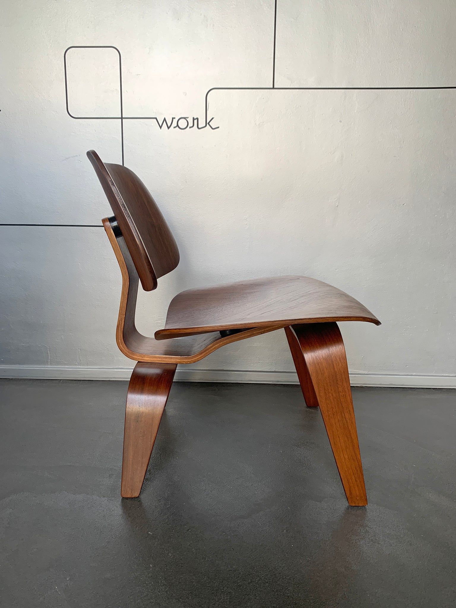 LCW Lounge Chair Wood Walnut, Charles & Ray Eames Evans / Herman Miller 1948-49