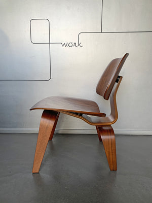 LCW Lounge Chair Wood Walnut, Charles & Ray Eames Evans / Herman Miller 1948-49