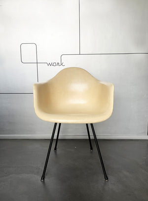 Charles & Ray Eames DAX Chair Fiberglass on X-base, Herman Miller, 1950-60s