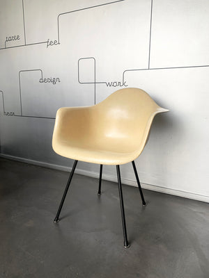 Charles & Ray Eames DAX Chair Fiberglass on X-base, Herman Miller, 1950-60s