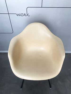 Charles & Ray Eames DAX Chair Fiberglass on X-base, Herman Miller, 1950-60s