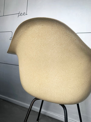 Charles & Ray Eames DAX Chair Fiberglass on X-base, Herman Miller, 1950-60s