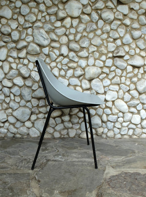 Grey coquillage chair by Pierre Guariche for Meurop 1960s