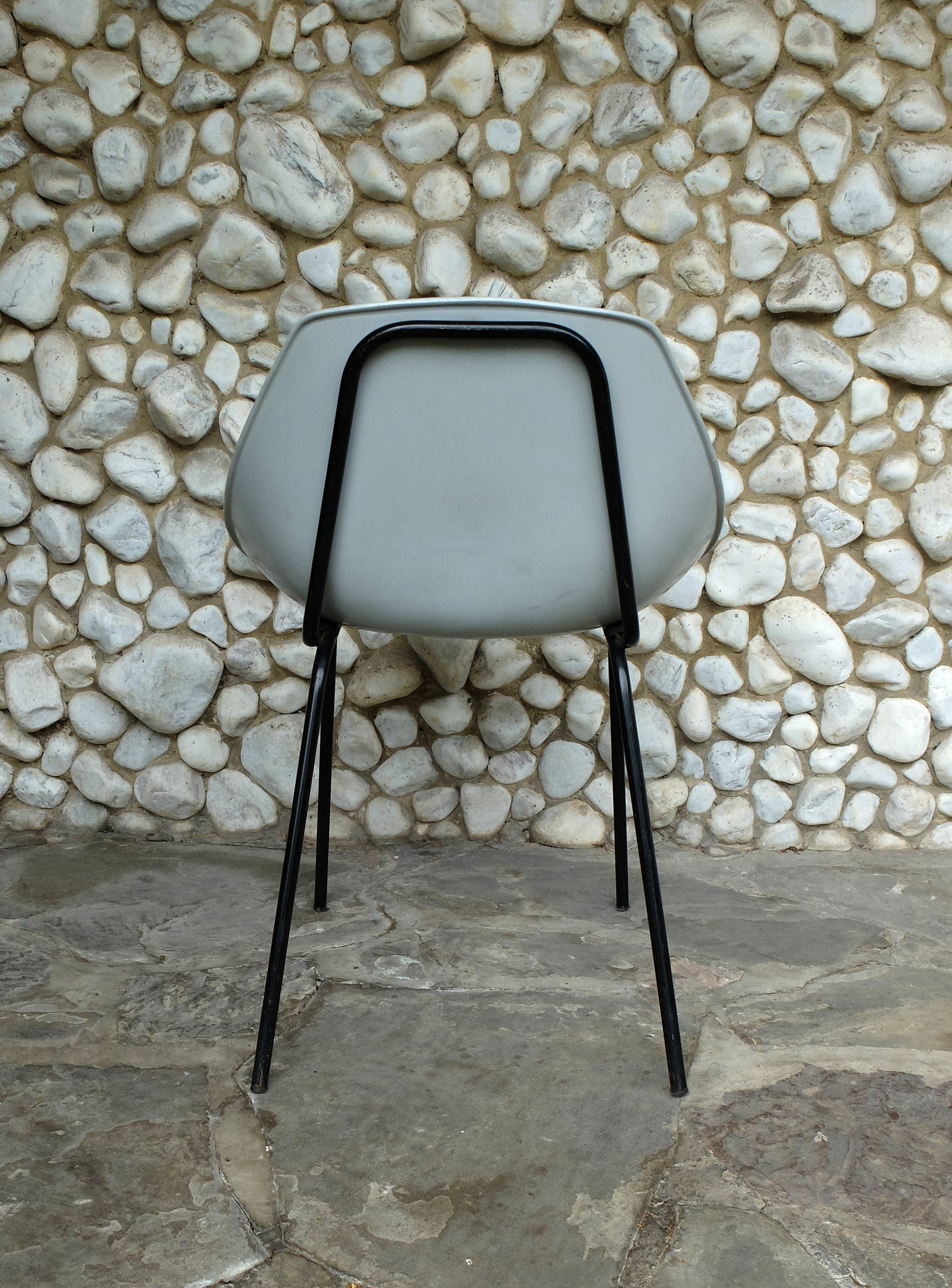 Grey coquillage chair by Pierre Guariche for Meurop 1960s