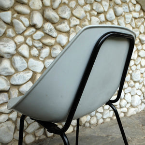 Grey coquillage chair by Pierre Guariche for Meurop 1960s