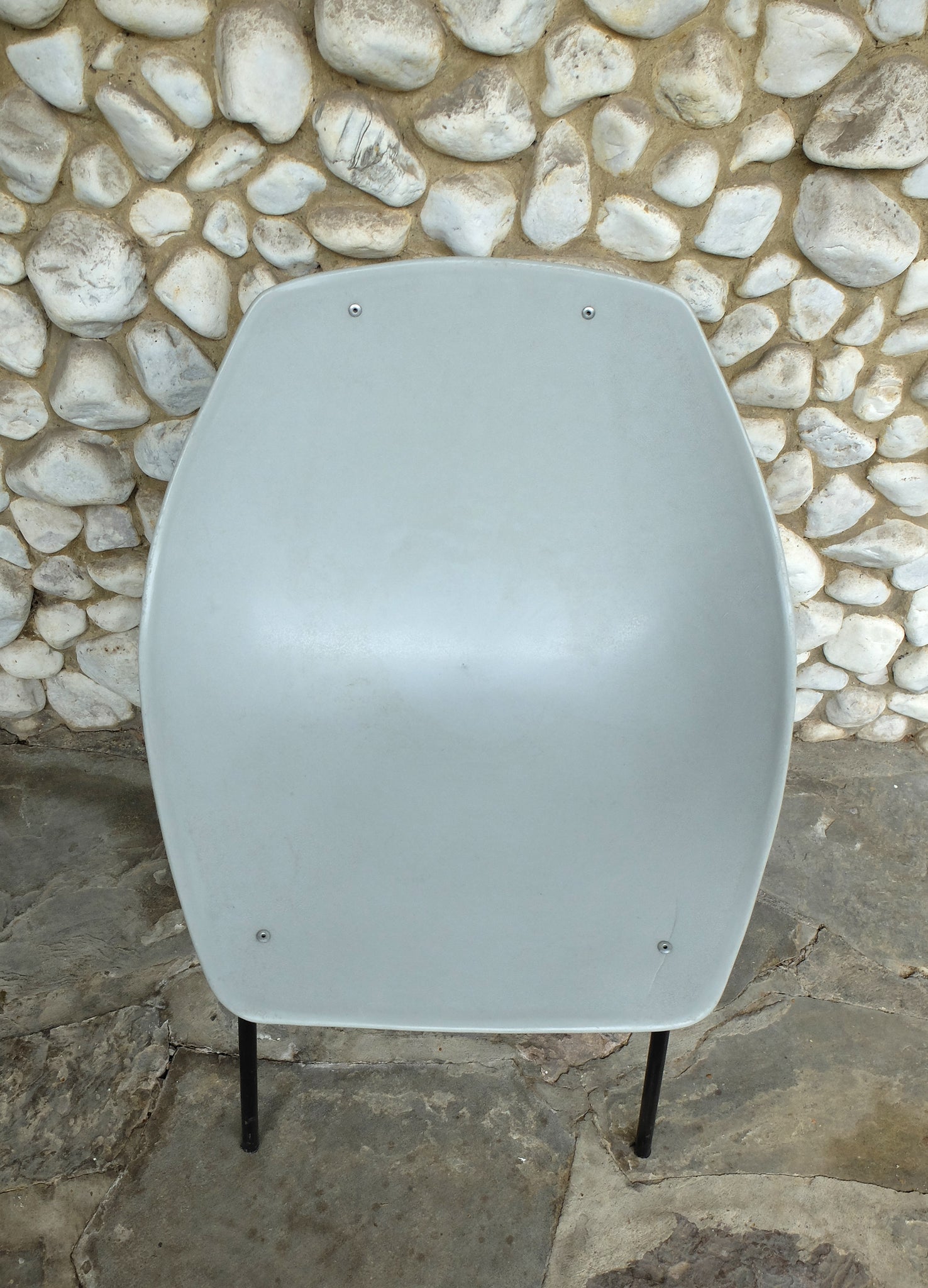 Grey coquillage chair by Pierre Guariche for Meurop 1960s