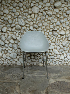 Grey coquillage chair by Pierre Guariche for Meurop 1960s