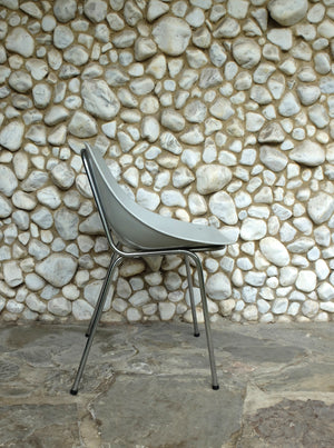 Grey coquillage chair by Pierre Guariche for Meurop 1960s