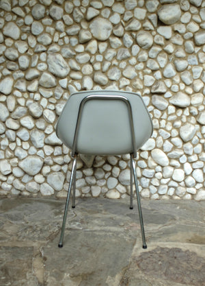 Grey coquillage chair by Pierre Guariche for Meurop 1960s