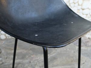 Black coquillage chair by Pierre Guariche for Meurop 1960s