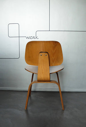 DCW Chair in Calico Ash by Charles & Ray Eames for Herman Miller, 1950