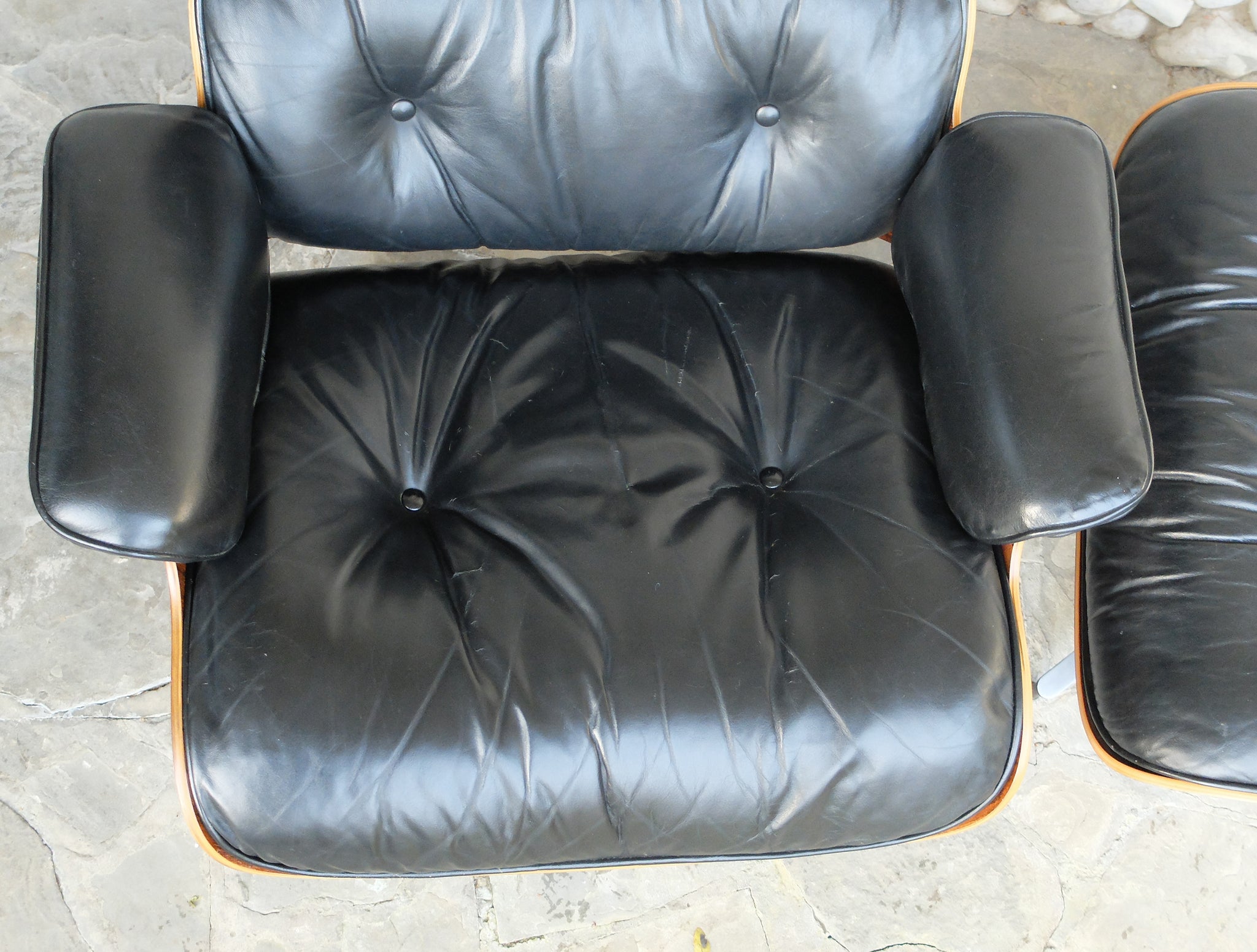 Herman Miller Lounge chair 670 & ottoman 671 designed by Charles& Ray Eames