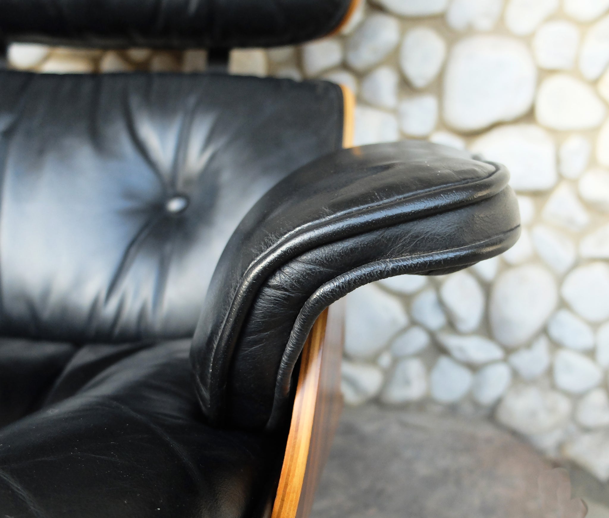 Herman Miller Lounge chair 670 & ottoman 671 designed by Charles& Ray Eames