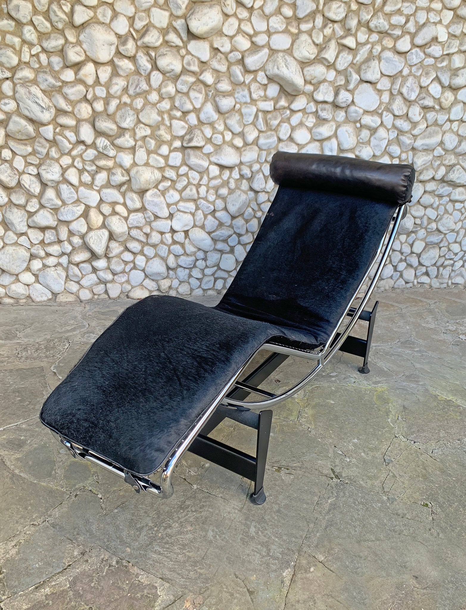 Early pony skin LC4 chaise longue by Le Corbusier & Charlotte