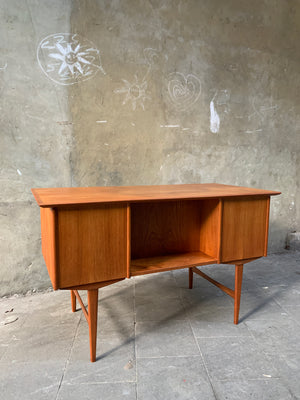 Scandinavian Free-Standing Teak Desk by A. Knudsen Mobelsnedkeri, Denmark, 1960s