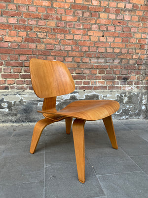 LCW Lounge Chair in Oak by Charles & Ray Eames for Herman Miller, 1953