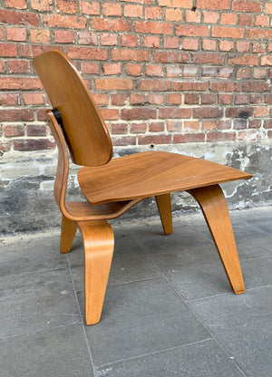 LCW Lounge Chair in Oak by Charles & Ray Eames for Herman Miller, 1953