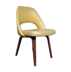 Mid-Century 71 Executive Chair with Wooden Legs by Eero Saarinen for Knoll Inc. / Knoll International