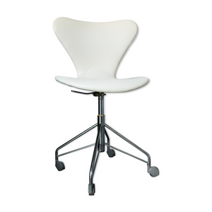 White vintage Fritz Hansen 3117 Swivel chair, 1973